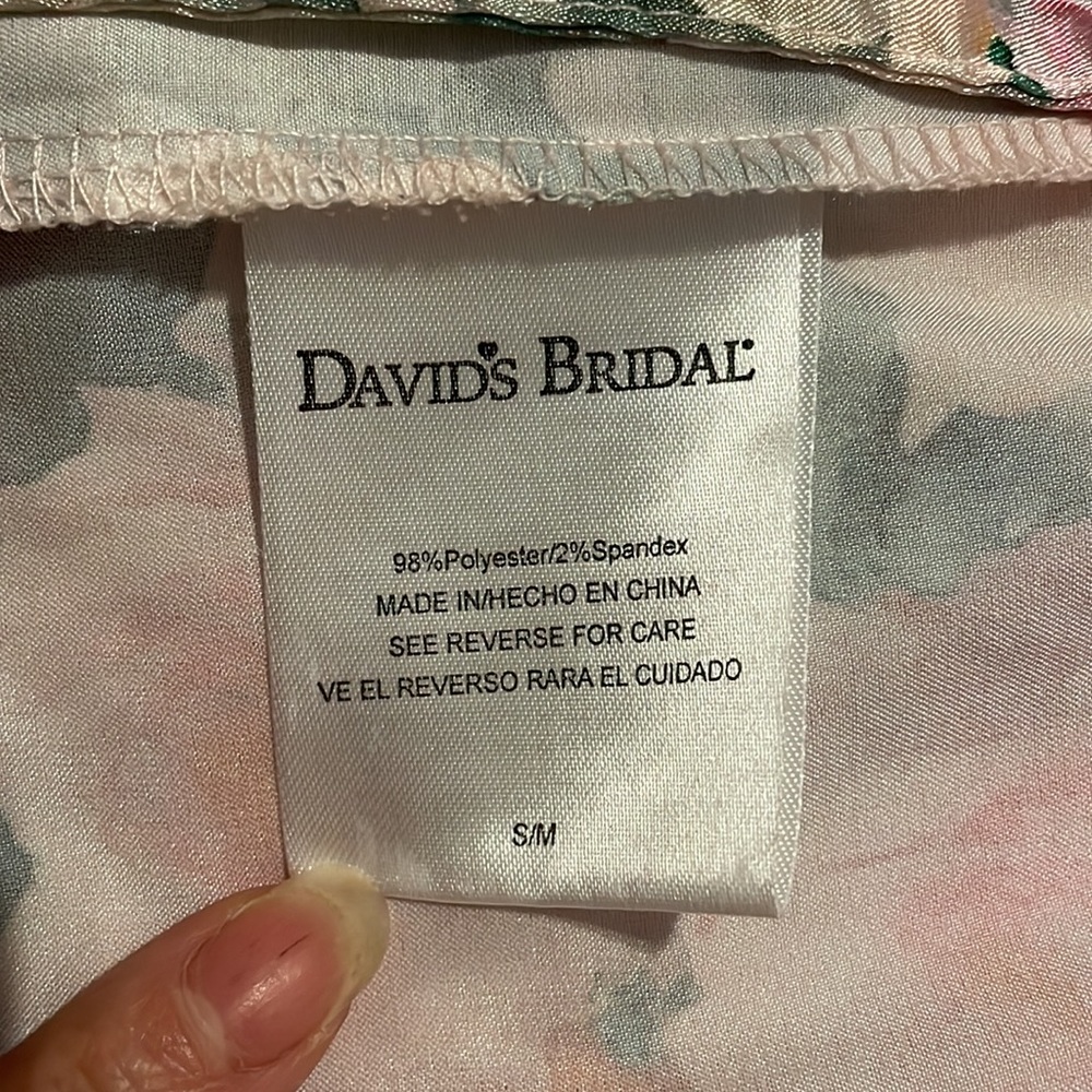 David’s Bridal Flower Robe - Picture 2 of 3
